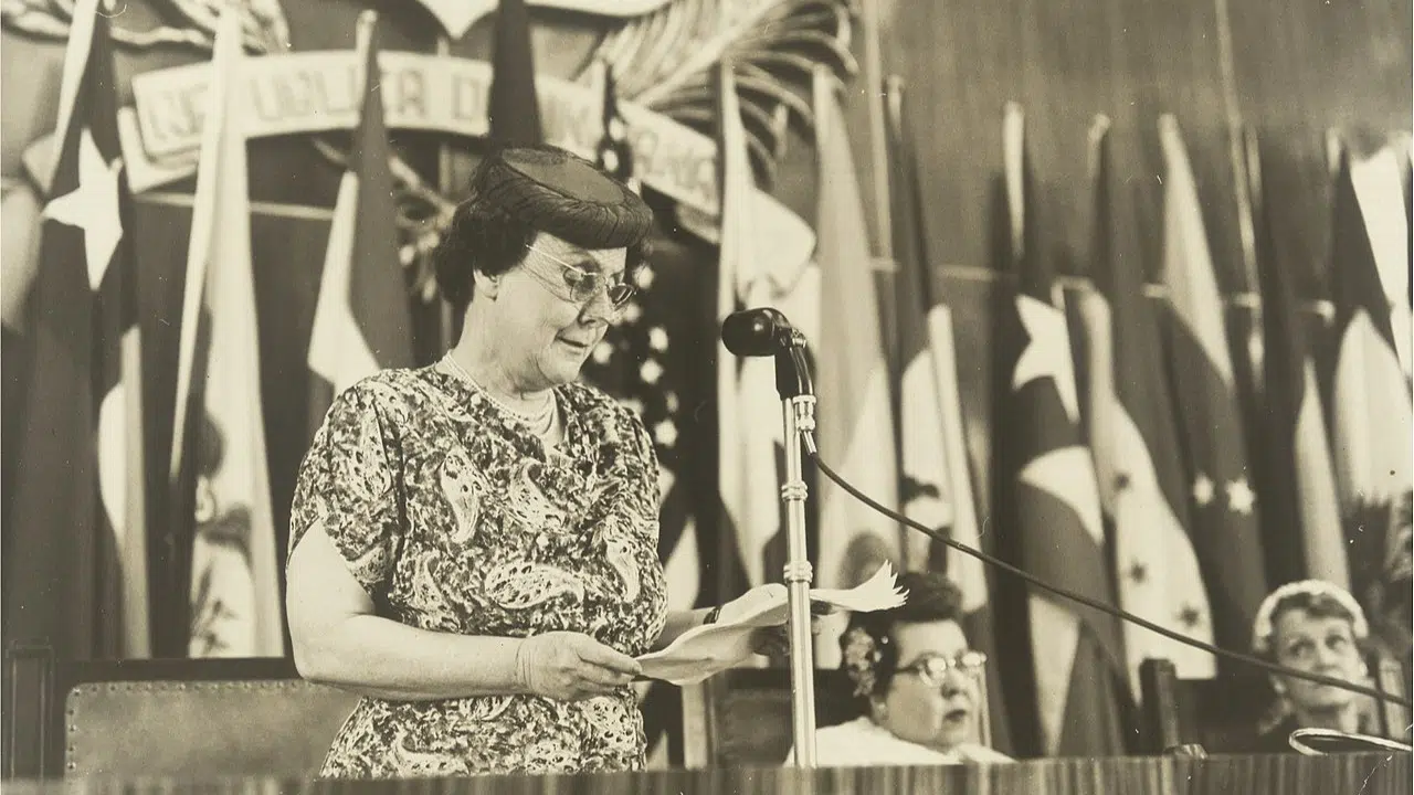Bertha Lutz na IX Assembleia da Comissão Interamericana de Mulheres